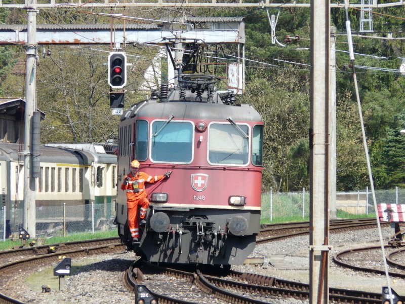 SBB - Re 4/4 11248 bei Rangierarbeiten im Bahnhof von Koblenz am 09.04.2009