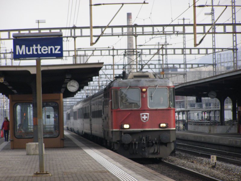 SBB Re 4/4II am 17.02.07 in Muttenz.