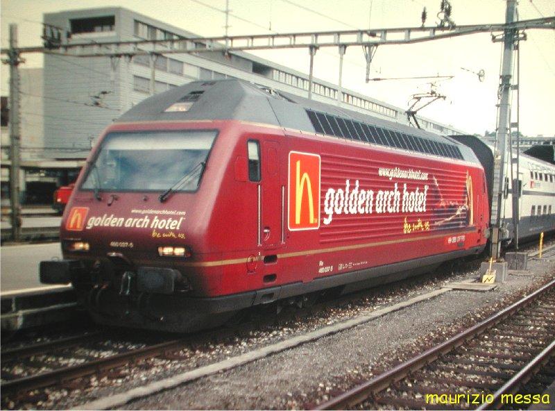 SBB Re 460 037 'Golden Arch Hotel' - Luzern - 13.08.2002
