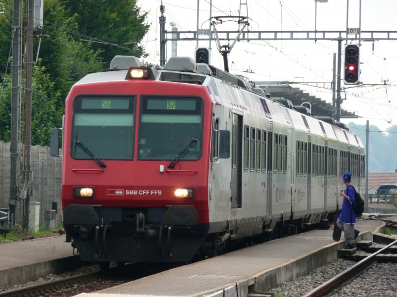 SBB - Regio zwischen Luzern und Huttwil unterwegs mit dem Triebwagen RBDe 4/4 561 174-4 und 1 Personenwagen 1/2 Kl. AB und 1 Steuerwagen Bt am 02.08.2008