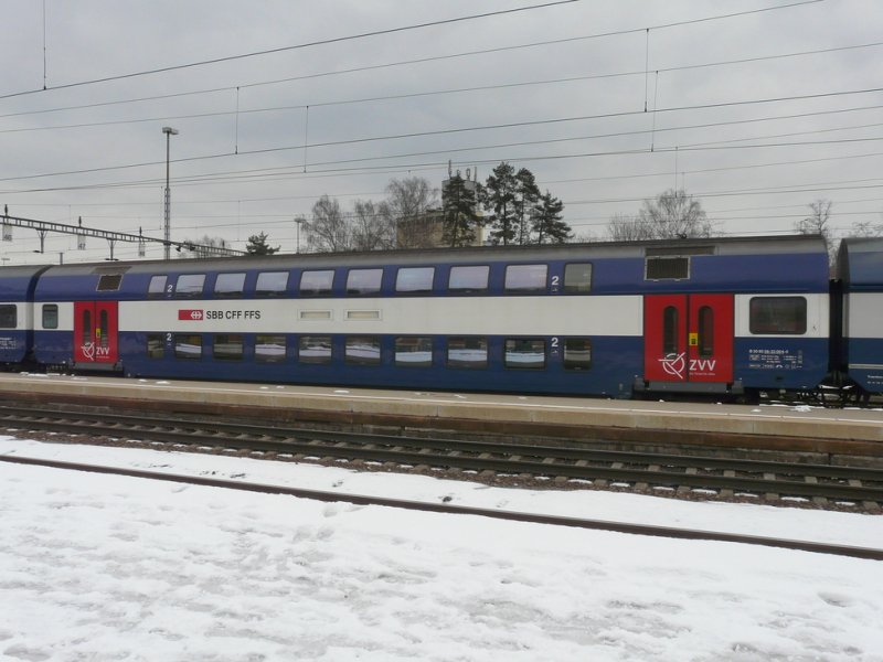 SBB - S-Bahn Zrich Perseonenwagen 2 Kl. B 50 85 26-33 004-0 im Bahnhofsareal von Blach am 20.02.2009