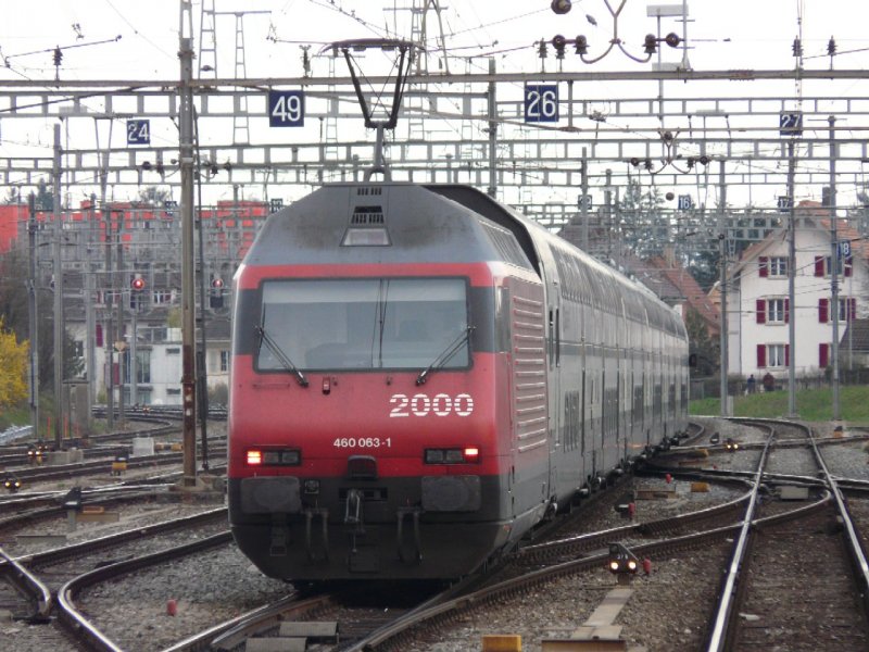 SBB - Schnellzug mit der 460 063-1 bei der einfahrt in den Bahnhof von Biel / Bienne am 15.03.2008