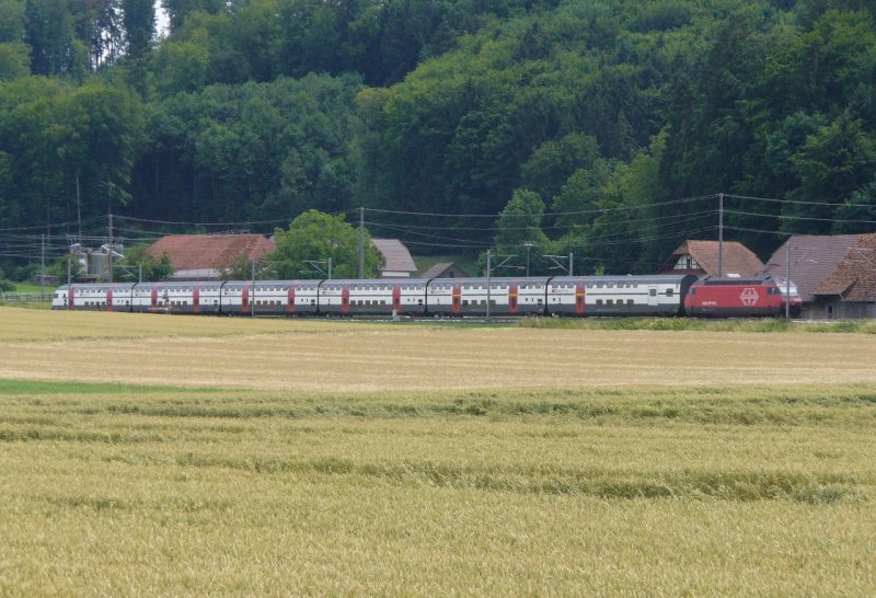 SBB - Schnellzug mit einer 460er zwischen Biel und Bern kurz vor Mnschenbuchsee am 30.06.2007