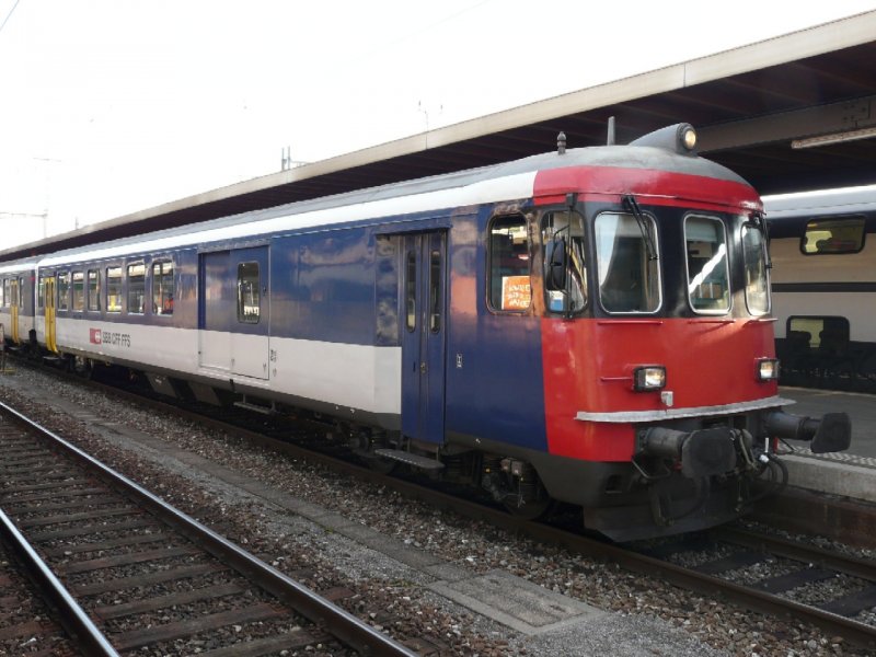 SBB - Steuerwagen 2 Kl. mit Gepckabteil BDt 50 85 82-34 905-8 im Regionalzugsverkehr im Bahnhof von Biel / Bienne am 03.01.2008