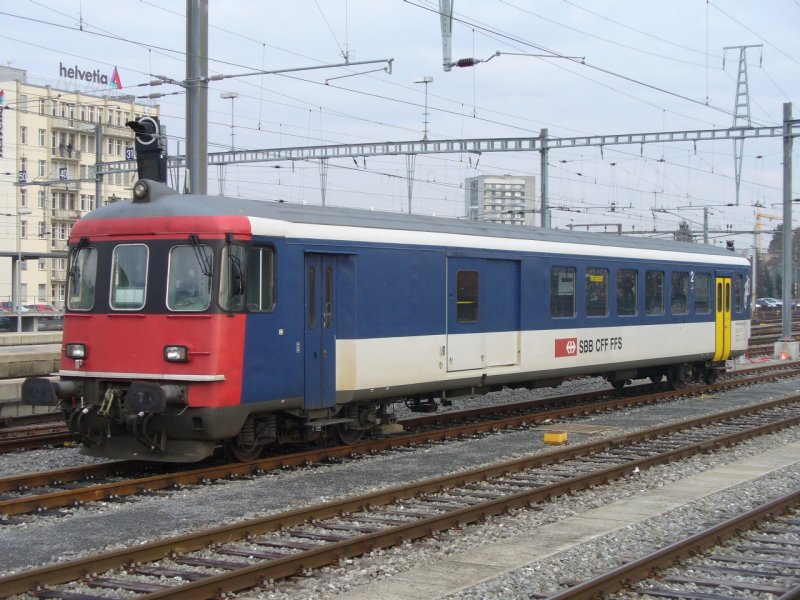 SBB - Steuerwagen mit Gep�ckabteil BDt 50 85 82-34 901-7 im Bahnhof von Biel / Bienne am 21.02.2008