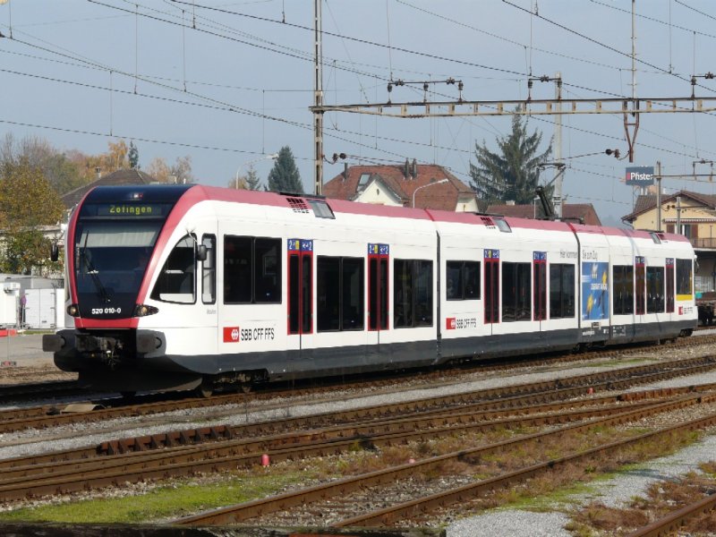 SBB - Triebzug RABe 520 010-2 unterwegs in Suhr am 08.11.2008