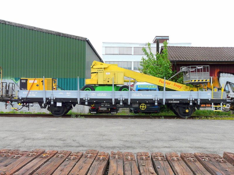 SBB - Xs  40 85 95 06 127-1  Abgestellt im Bahnhofsareal von Brgg am 05.05.2009