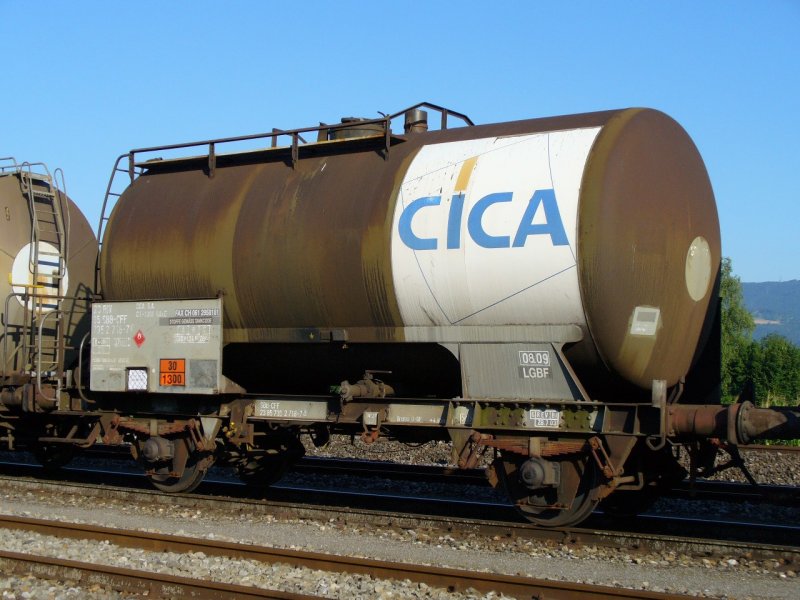 SBB  - Zisternenwagen Typ  Zcs 23 85 735 2 718-7  Abgestellt in Arch am 15.07.2007