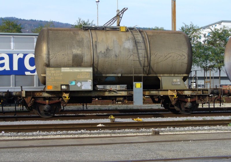 SBB - Zisternenwagen Zs 23 85 735 5 829-1 in SBB Gterbahnhof von Biel / Bienne am 05.11.2006