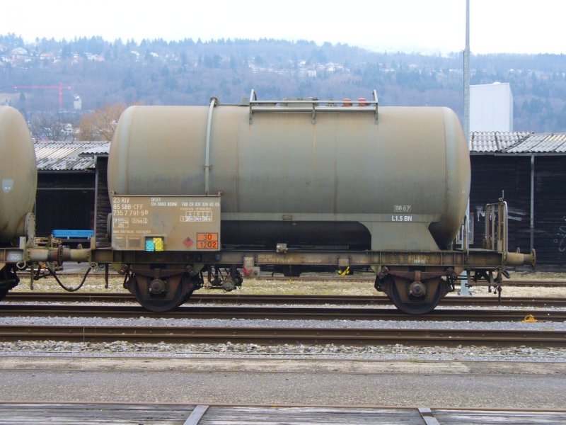 SBB - Zisternenwagen Zs 23 85 735 7 791-9 abgestellt im areal des SBB Gterbahnhofes von Biel / Bienne am 15.01.2008