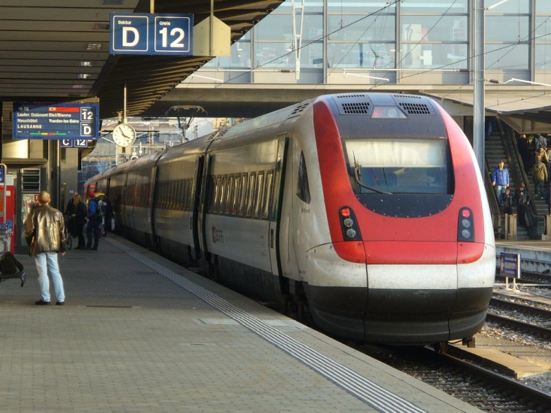 SBB - Zur abfahrt Bereit ist der ICN Willi Ritschard im Geleise 12 des SBB Bahnhof von Basel am 03.11.2007