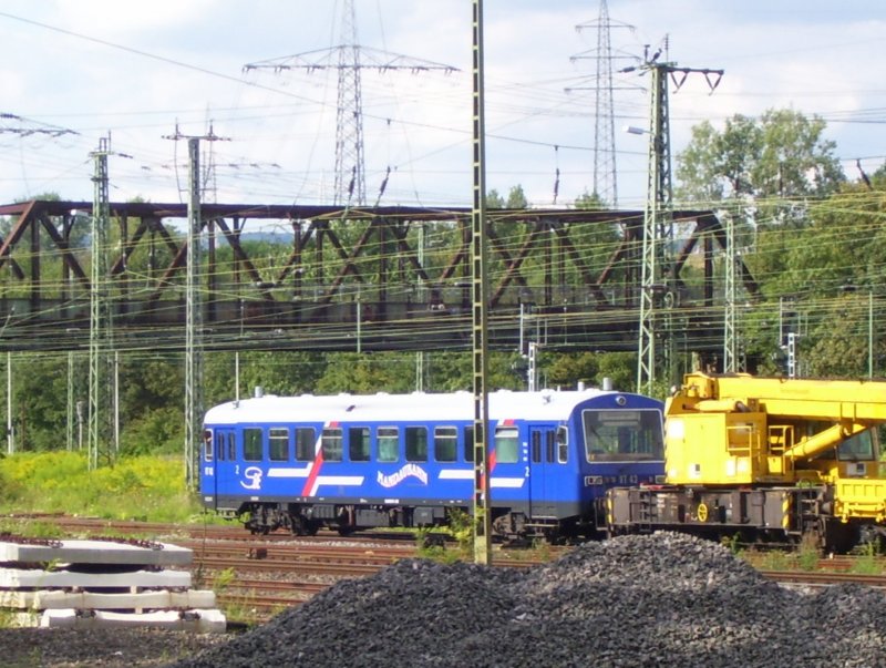 SBE VT 43 (95 80 0626 043-3 D-SBE) durchfhrt mit einem Baukran Wiesbaden Ost Gbf in Richtung Kobelenz; 13.08.2007