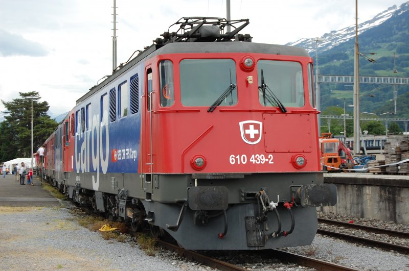 Schade was man aus den Urigen SBB Ae 6/6 Lokomotiven gemacht hat? 
Cargo 610 439-2 auf dem Ausstellungsgelnde in Buchs SG, anlsslich des 150 Jhrigen Jubilums der Rheintallinien am 24.5.2008