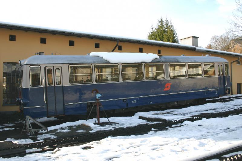 Schafbergbahntriebwagen 5099 001-9 am 4.12.2005 in St. Wolfgang.