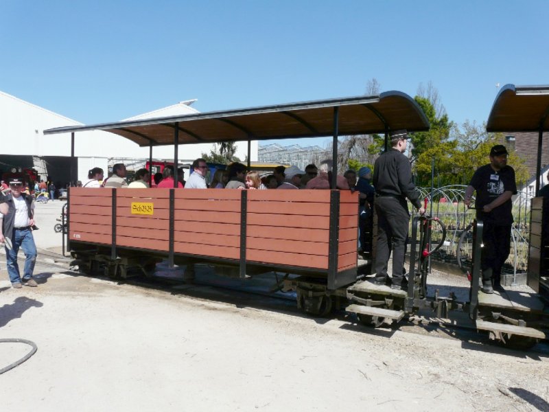 SchBB - Personenwagen C 176 im Betriebsareal bei der SchBB = Schinznacher Baumschulbahn am 27.04.2008 .... Bahnjubilum 30 Jahre ....