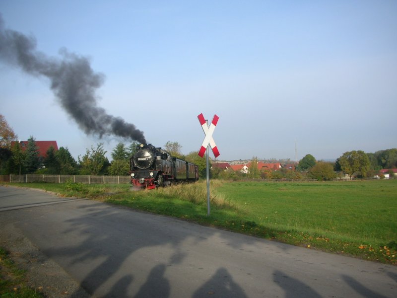 Scheinanfahrt 99 6001 kurz hinter Gernrode mit Sonderzug am 18.10.08