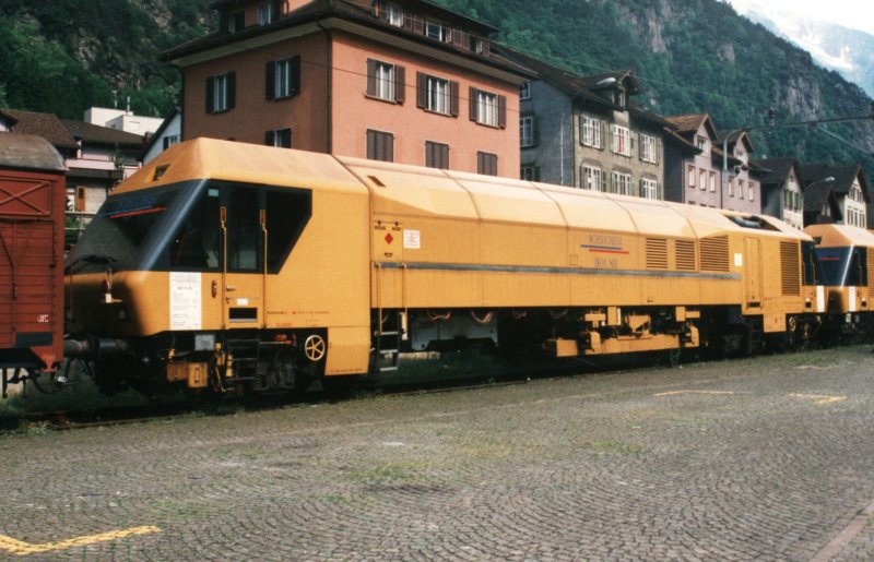 SCHEUCHZER Schienenwechselmaschine BOA 811 am 26.5.1999 in Erstfeld.