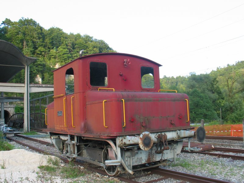 Schienentraktor 3935 Jahrgang 1946.Leider ist dieses Schienenfahrzeug in schlechtem zustand:Fotografiert in Liesberg BL(ffentlich zugnglich)