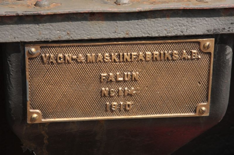 Schild an einer Dampfspeicherlok des Eisenbahnmuseums Nssj