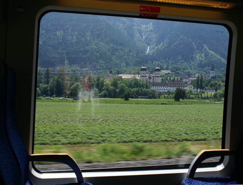 Schlagt mich, aber die Talent der BB wren - jedenfalls von der Aussicht her - die perfekten Reisewagen (so sie etwas energischer gepolstert worden wren). Hier als Beispiel der Blick auf Stams. 24. Mai 2009 kHds