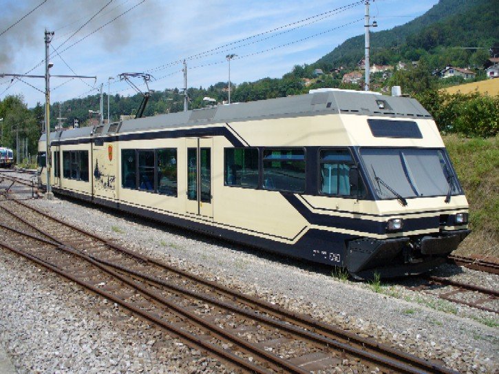 Schmalspur Triebwagen Typ GTW  Be 2/6 7002 im Bahnhof von Blonay der mvr Gruppe Linie Vevey - Bloney - Les Pliades ..Foto vom 30.07.2006