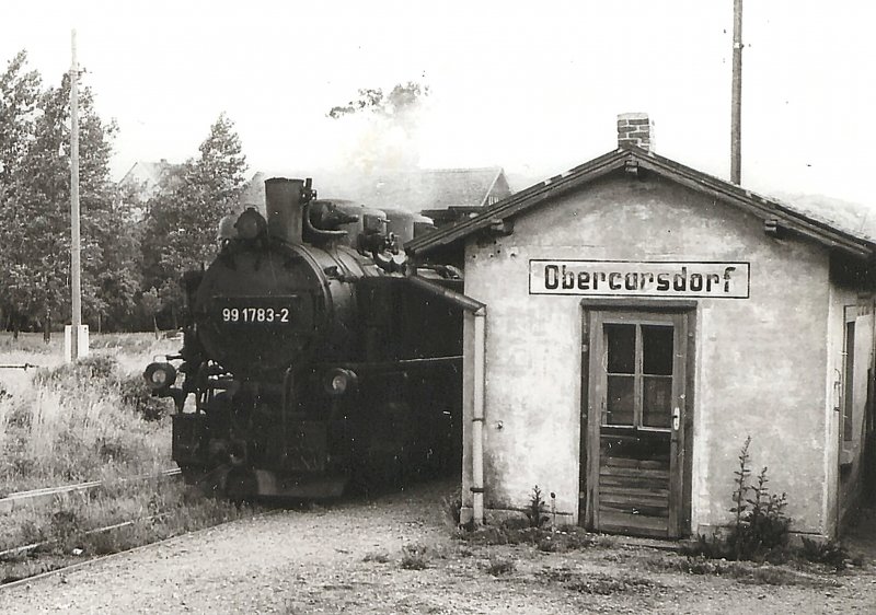 Schmalspurbahn Freital-Hainsberg - Kipsdorf, hier Zug im Haltepunkt Obercarsdorf, um 1986