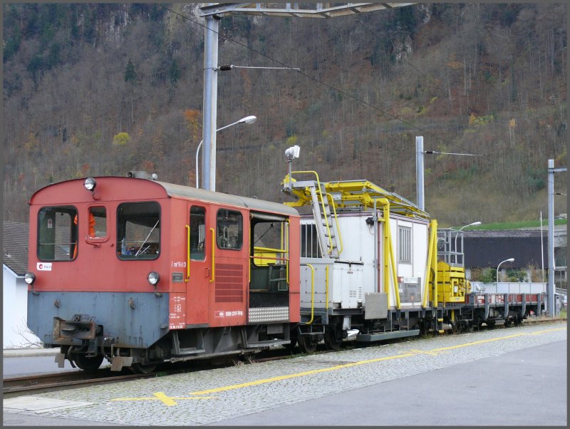 Schmalspuriger Tm II 983 der Zentralbahn ex SBB in Hergiswil. (13.11.2007)