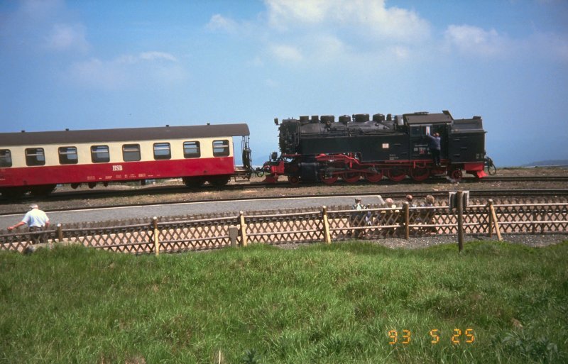 Schmalspurzug der HSB auf dem Brocken, dig. Dia von 1993