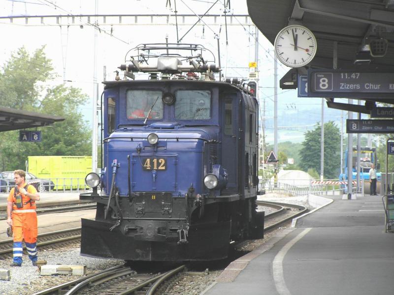  Schnappi das blaue Krokodil  (RhB CC 6/6 Nr.412)am 17.06.05 in Landquart beim rangieren.