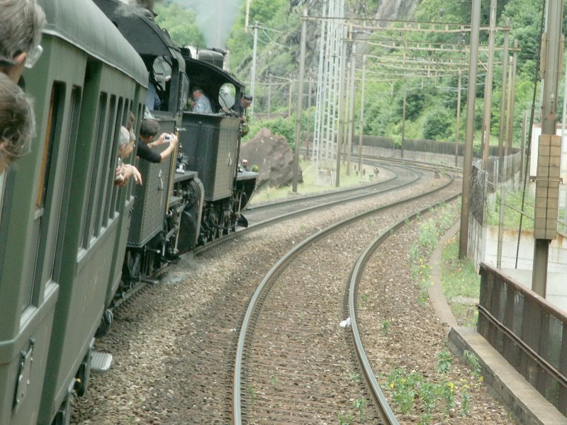 Schnappschuss aus dem Zug auf der Sdrampe der Gotthardstrecke.02.06.07