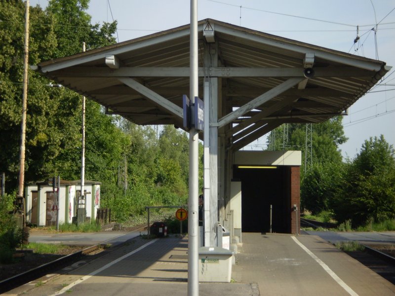 schne Bahnsteigberdachung in 31191 Algermissen ( Kreis Hildesheim) im August 2008