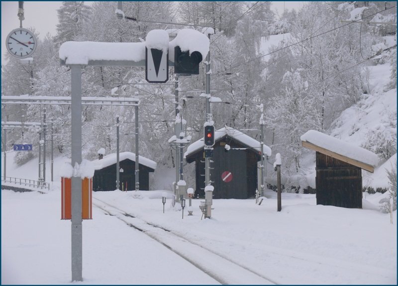 Schnee soweit das Auge reicht. Nebengebude in Filisur. (20.01.2009)
