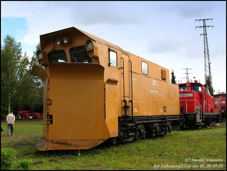 Schneepflug Nr 8050 979 1631-8 Typ Meiningen beim alljhrlichen Eisenbahnerlebnistag in Falkenberg/Elster (Fzg-Inh. B. Falz), 09.09.07.