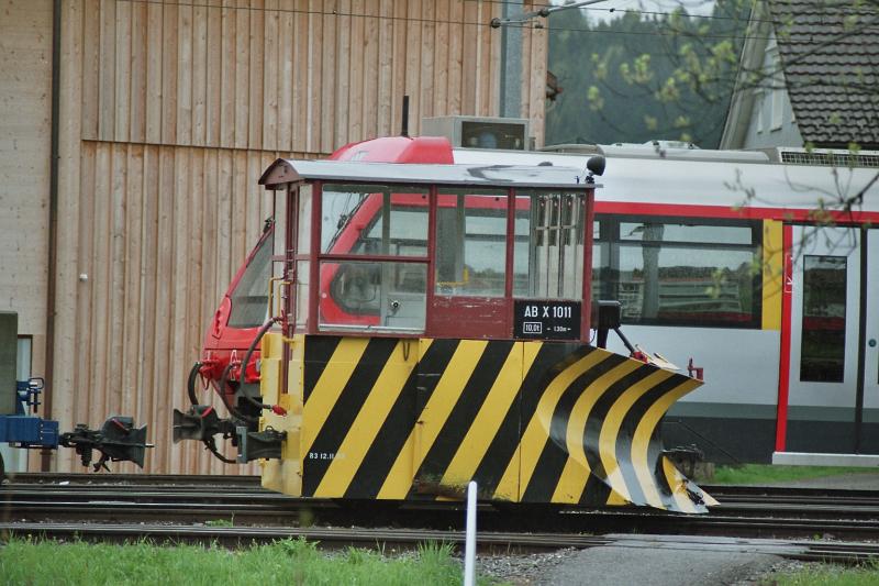 Schneepflug X 1011 vor der Werksttte in Gais am 08.05.2006