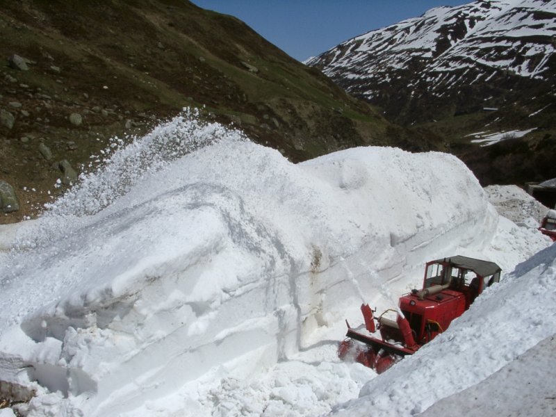 Schneise durch den Lawinenkegel (zwischen Tunnel I und II)