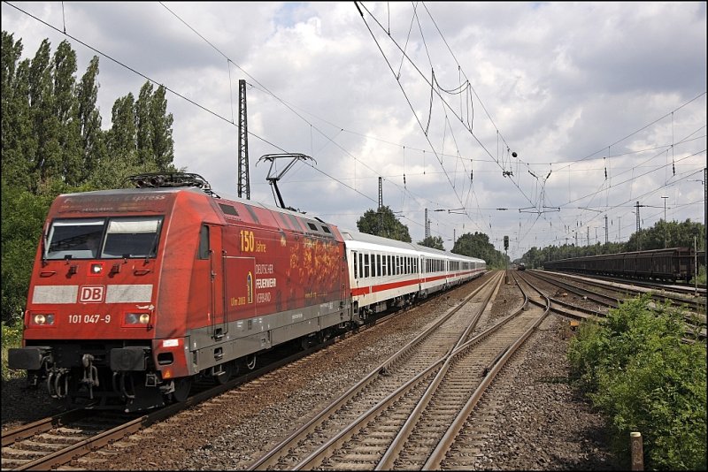 Schnell wie die Feuerwehr ist 101 045 (9180 6101 047-9 D-DB)  150 JAHRE FEUERWEHR-VERBAND  mit dem IC 336, Emden Hbf - Luxemburg, in Recklinghausen-Sd unterwegs. (20.06.2009) 