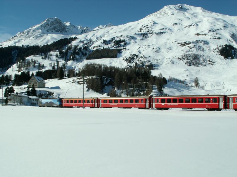 Schnellzug Landquart-Davos kurz vor der Station Davos-Dorf.
14.02.06