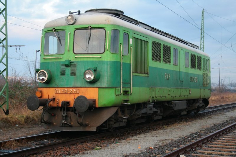 Schn im neutralem Licht prsentiert sich die ST43-275 in Guben am 06.12.2008