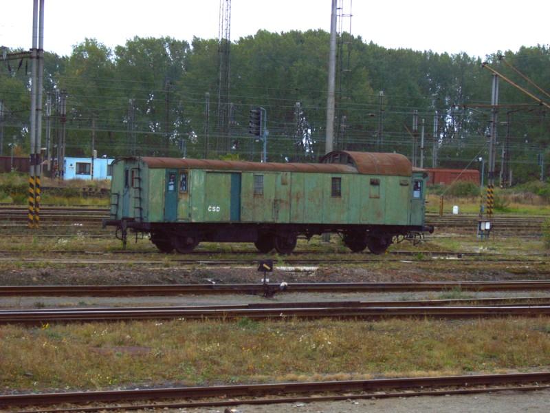Sch�ner alter dreiachsiger Packwagen, gesehen in Comutov am 30.09.05