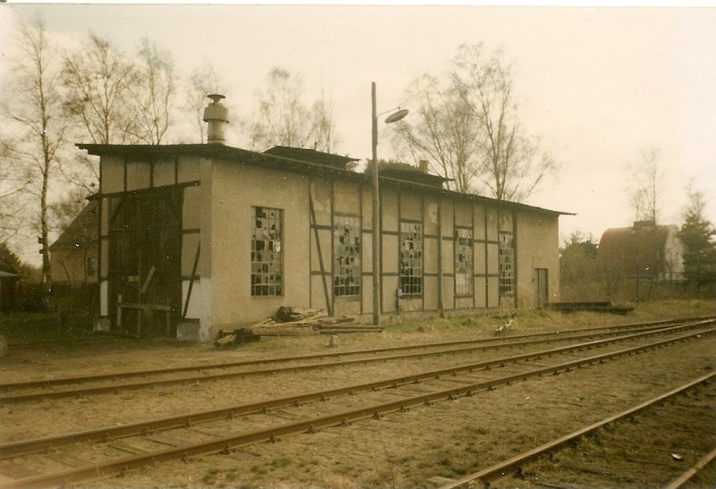 Schon bei meinen Besuch im April 1997 wurde der Lokschuppen in Graal Mritz
nicht mehr genutzt.