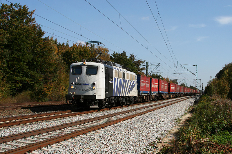 Schon einige Jahre dagegen werden Loks der BR 139 bei Lokomotion und somit gelegentlich auch vor den Winner Zgen eingsetzt. 139 260 bringt am 07.10.2009 einen Winner KLV Zug nach Mnchen Ost Rbf, hier in Haar.