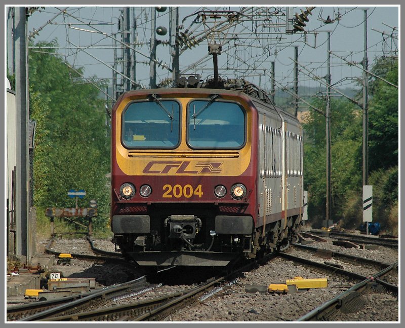 Schon etwas �lter sind in Luxemburg die Triebwagen der Serie 2000 (Baujahr 1990 – 1992 – H�chstgeschwindigkeit 160 km/h). 2004 von Luxembourg kommend, bei der Einfahrt in Bettembourg am 26.7.2006.