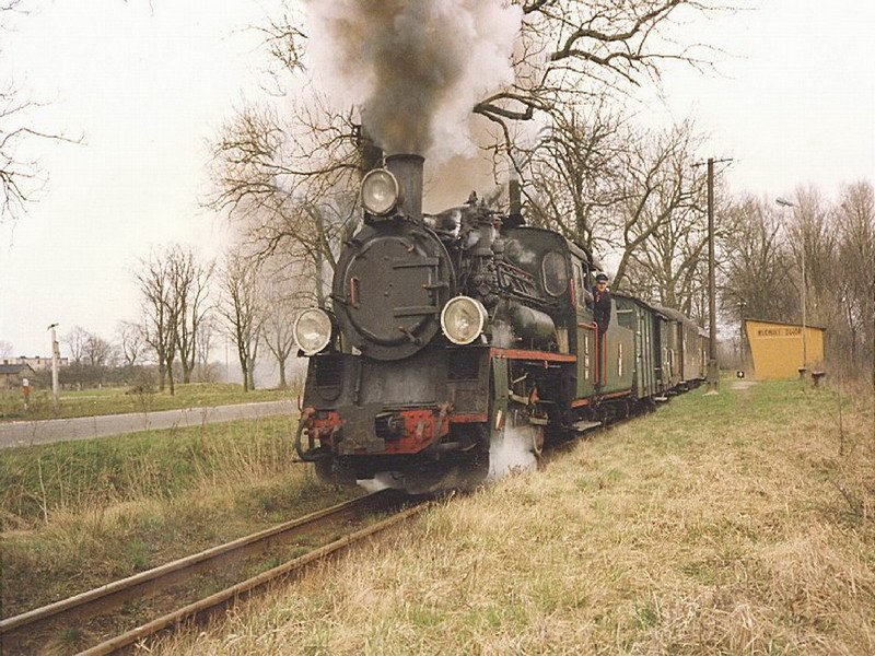 Schon lngst Vergangenheit.Eine Px48 mit einem GmP auf der 750mm Schmalspurstrecke Opalenica-Nowy Tomysl im Mrz 1991.Die Strecke 
wurde im gleichen Jahr eingestellt.(Archiv P.Walter)