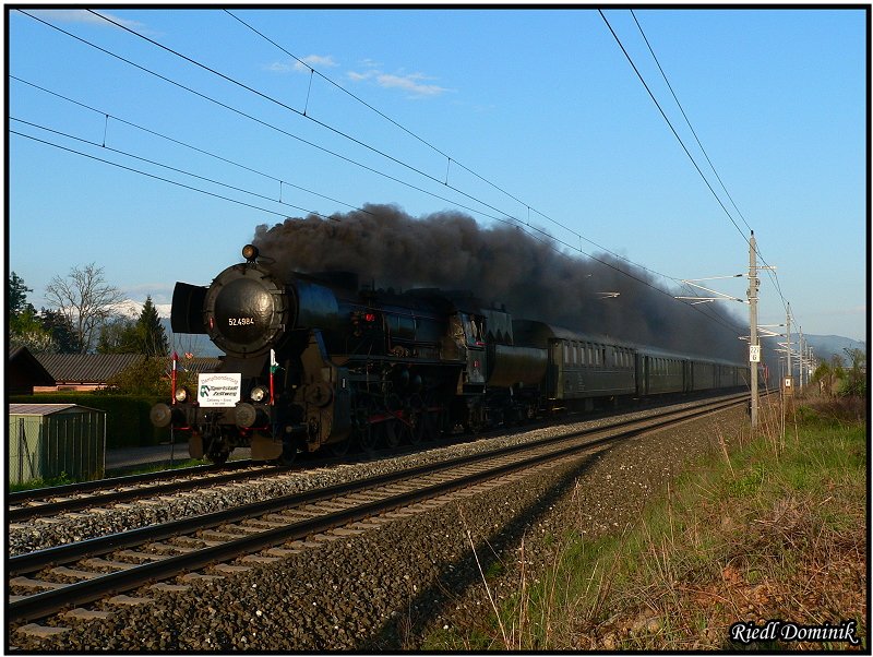 Schon sehr frh am morgen dampfen die Zeltweger mit ihrem Sonderzug von Zeltweg nach Enns. Spielberg 03.05.2008