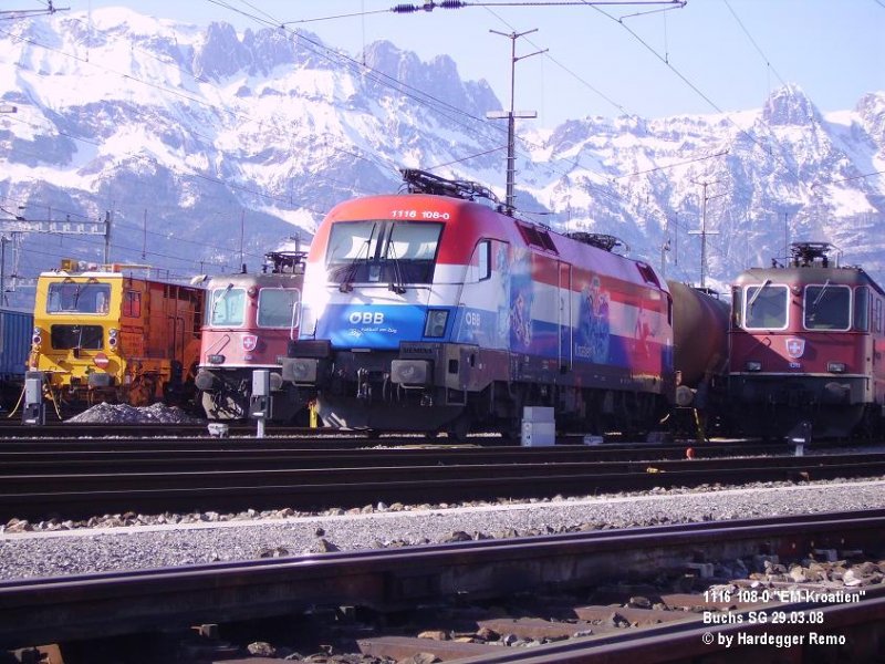 Schotter-Verdicht-Maschine Vtmas ..., SBB Re 4/4 , 
BB 1116 108-0 *EM-Kroatien* und weitere SBB Re 4/4 .
Buchs SG 29.03.08