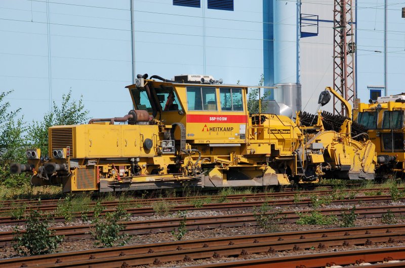 Schotterprofiliermaschine ( Schotterpflug ) SSP 100 SW der Firma Heitkamp rail aus Herne am 19.08.2007 in Datteln. 