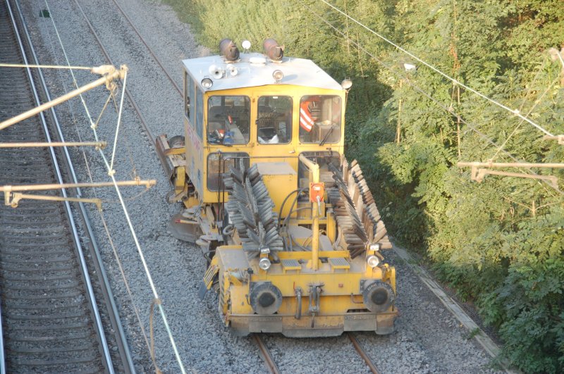Schotterverteiler / Schotterprofiliermaschine oder auch Schotterpflug genannt der Firma Heitkamp rail in Waltrop Hhe Brcke Mnsterstrae im Zuge der dortigen Gleiserneuerung am 22.07.2007.