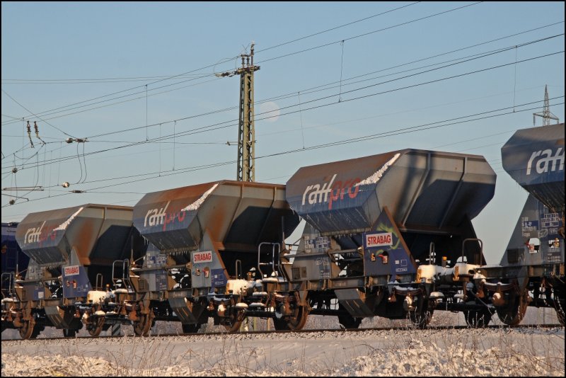 Schotterwgagen von RailPro/STRABAG. (09.01.2009)