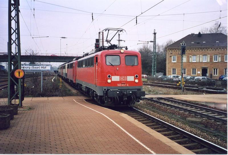 Schrottlokzug mit 140 857 (darf weiter Leben), 140 729, 140 770, 140 795, 140 619 und 140 705 zur Firma Theo Steil nach Trier-Ehrang