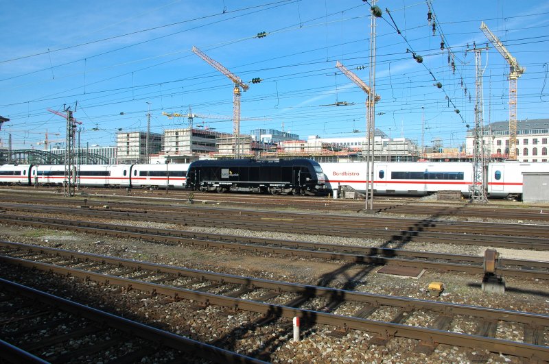 Schwarz auf Wei: ER20-009 am 01.11.08 im Mnchner Hbf